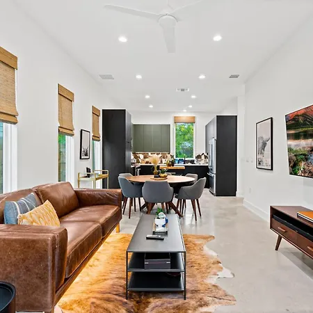 Stylish 2 Bedroom Retreat In South Austin